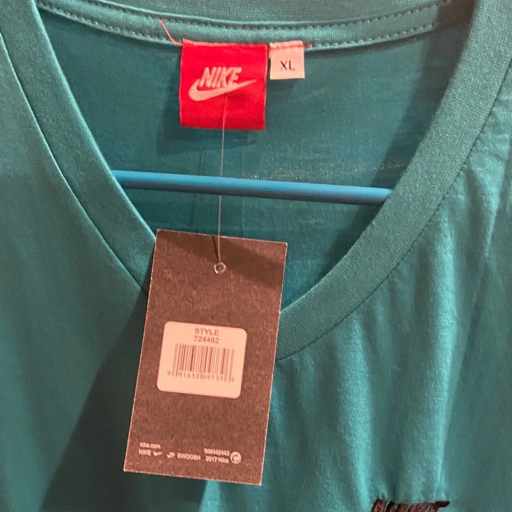 Nike Men's Aqua V-Neck Tee